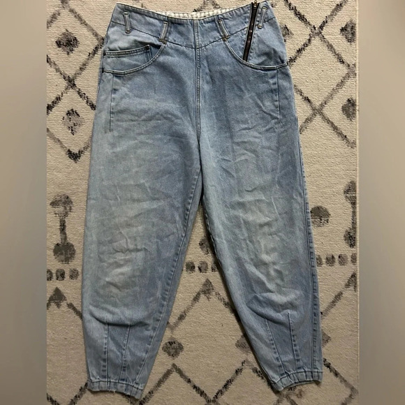 UNIONBAY Denim - Vintage UnionBay Light Wash,High Waist,Barrel Style,Zip Front Women’s Jean SZ 11